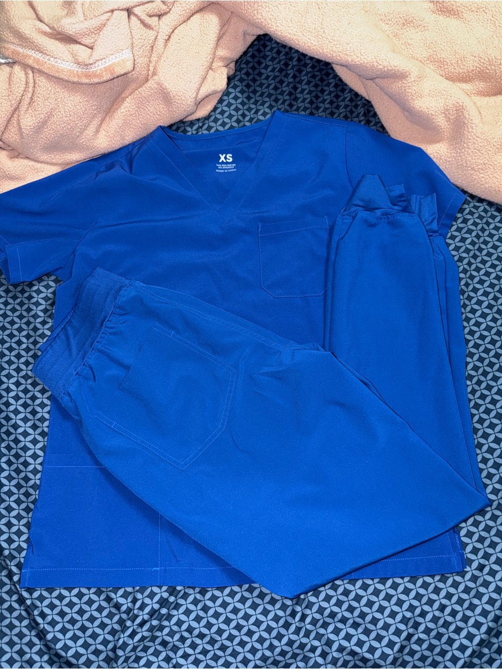 Amazon Women's scrub set Set in Royal Blue